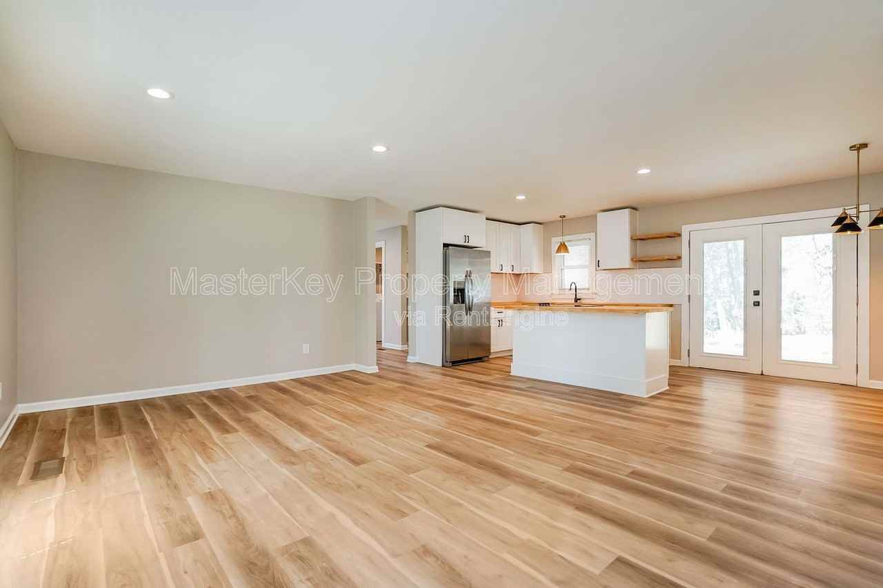 912 Vandora Ave - Photo 7 of 27