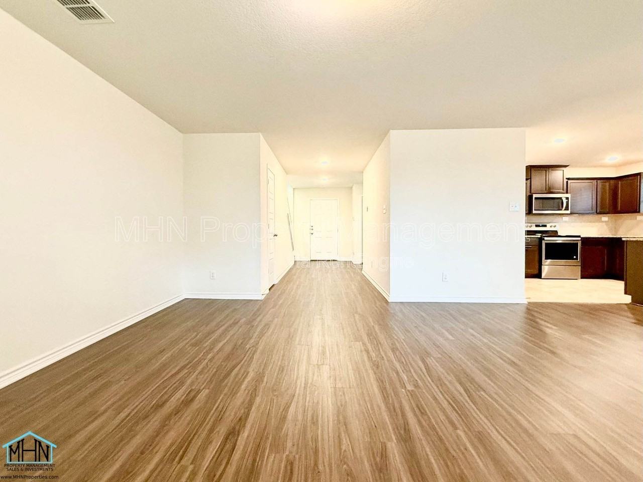 1311 Swan Ct - Photo 6 of 32