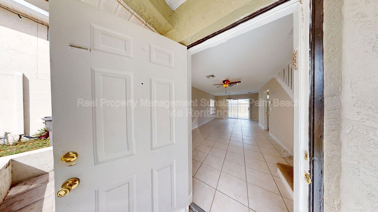 140 Pheasant Run Blvd - Photo 3 of 23