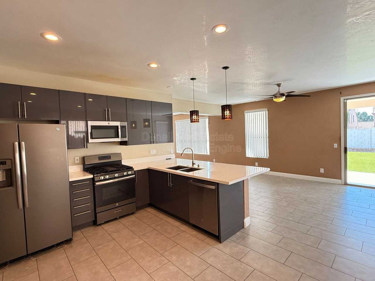 6425 W Desert Hollow Dr - Photo 7 of 28