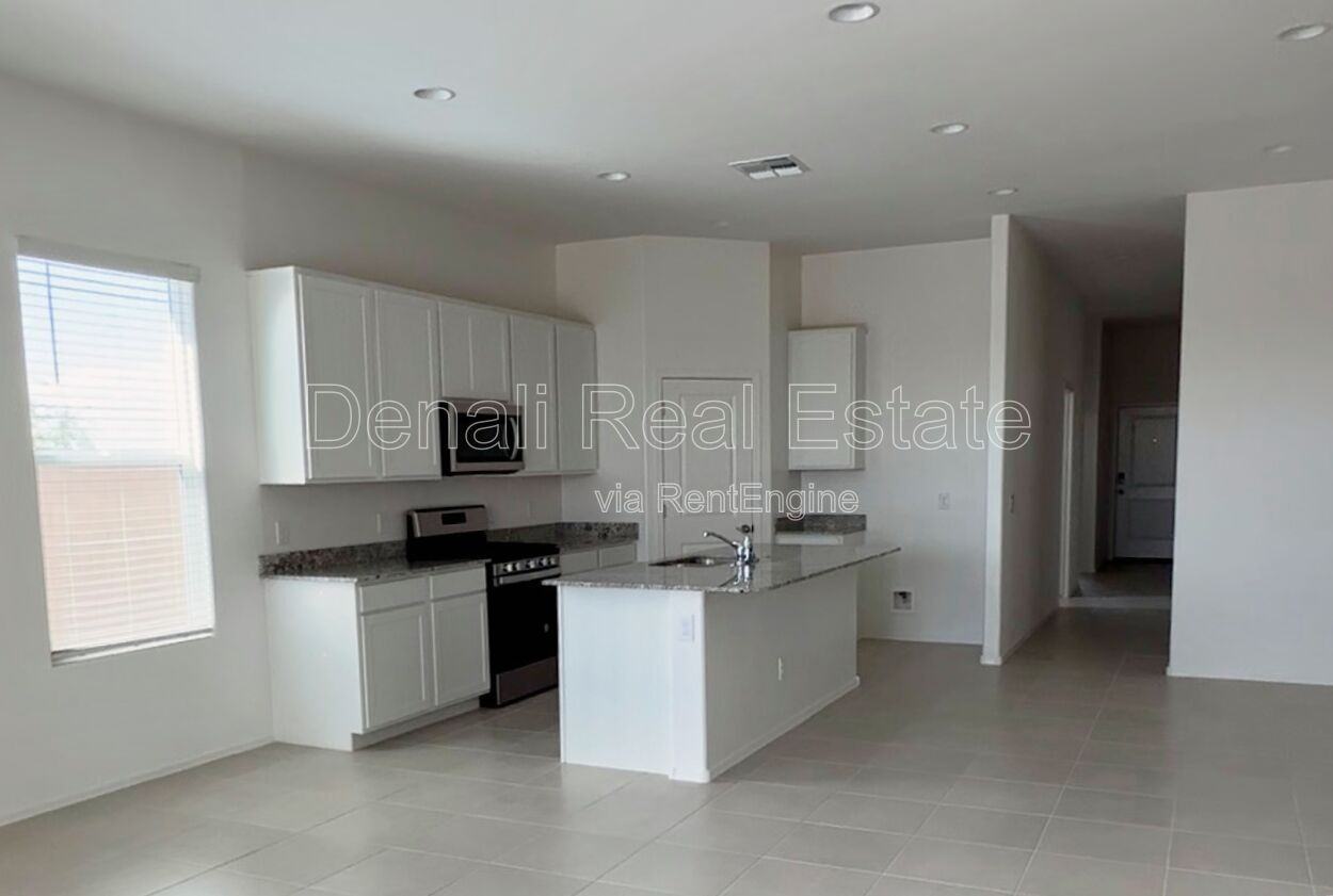 15661 W Smoketree Dr - Photo 4 of 13