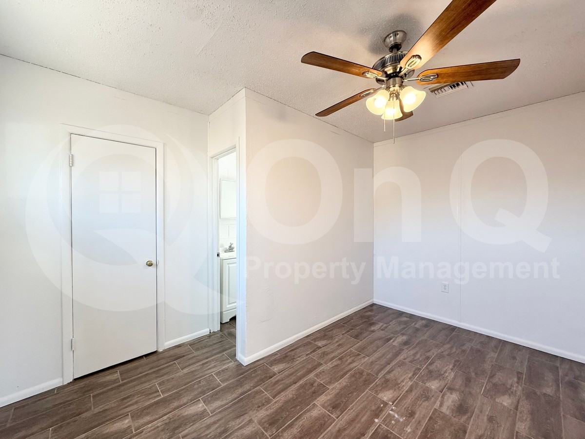 16 1/2 S 81st St #2 - Photo 3 of 10