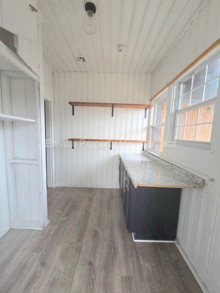 1625 Nw 33rd St - Photo 3 of 18