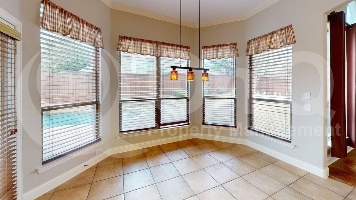 429 Whisperfield Dr - Photo 5 of 36