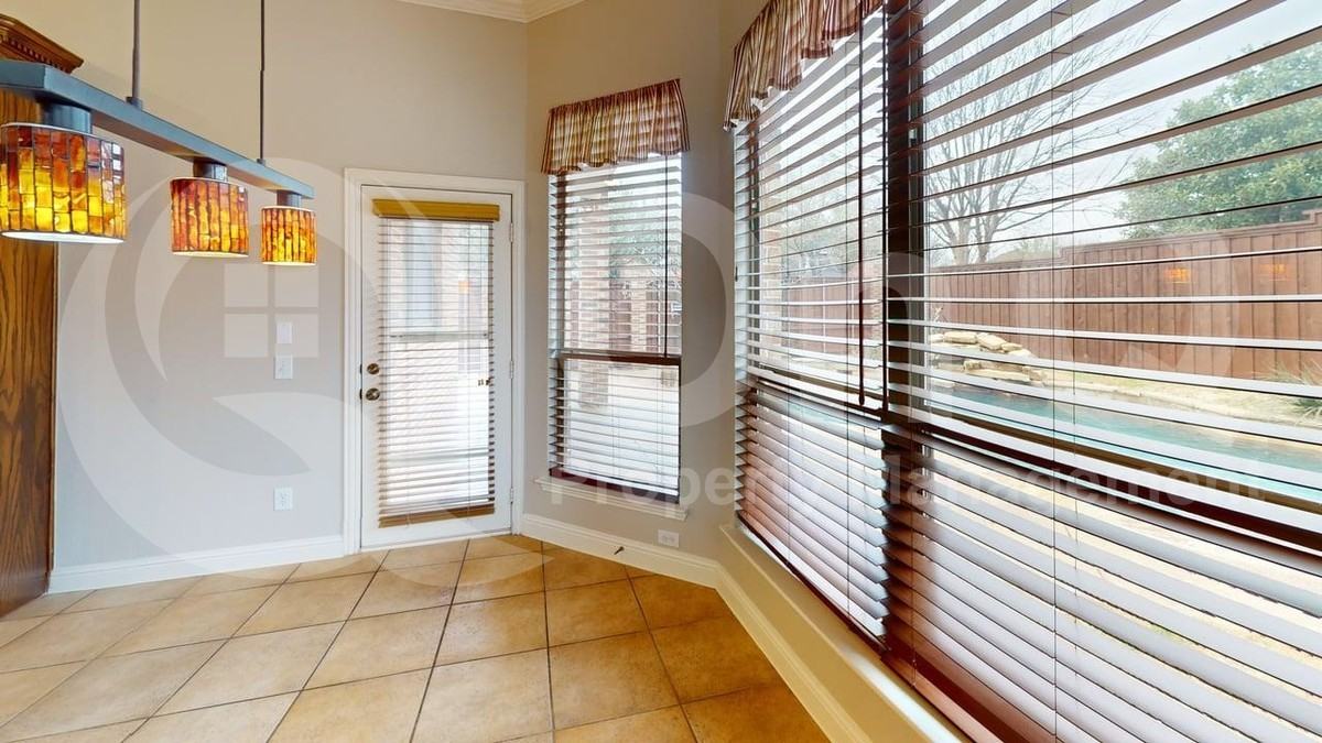 429 Whisperfield Dr - Photo 6 of 36