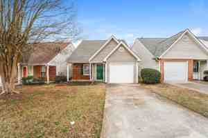 featured image of 3045 Lakeside Cir