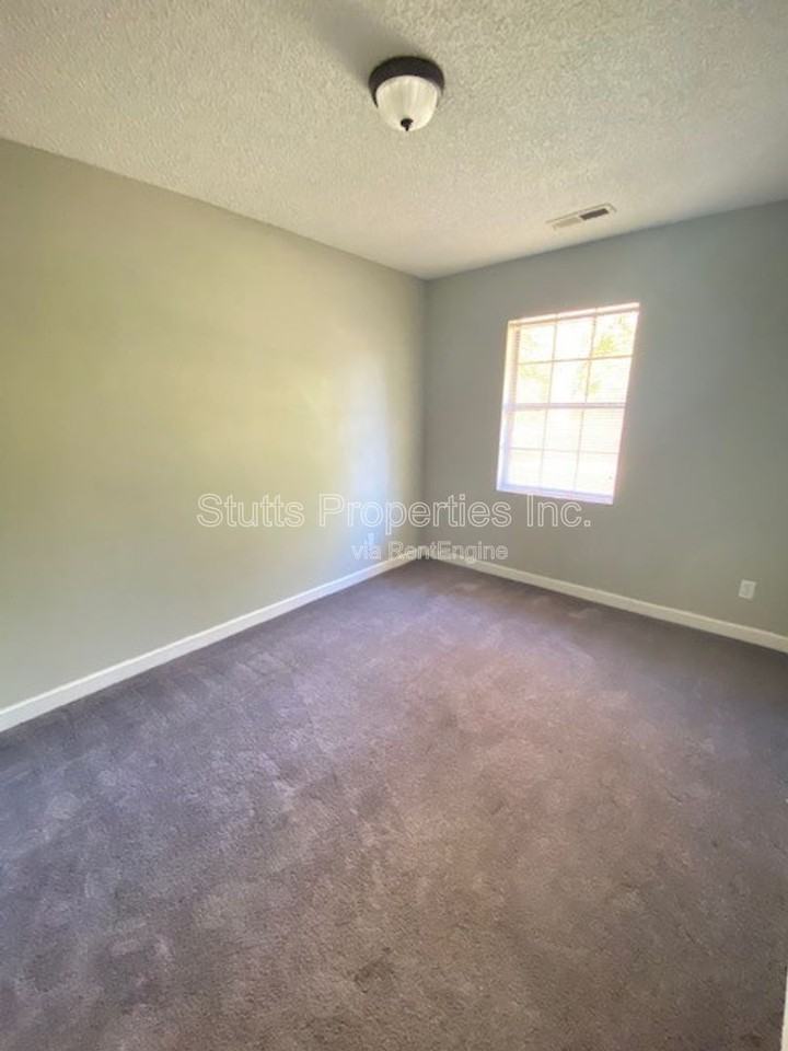 541 Dulin St - Photo 6 of 9