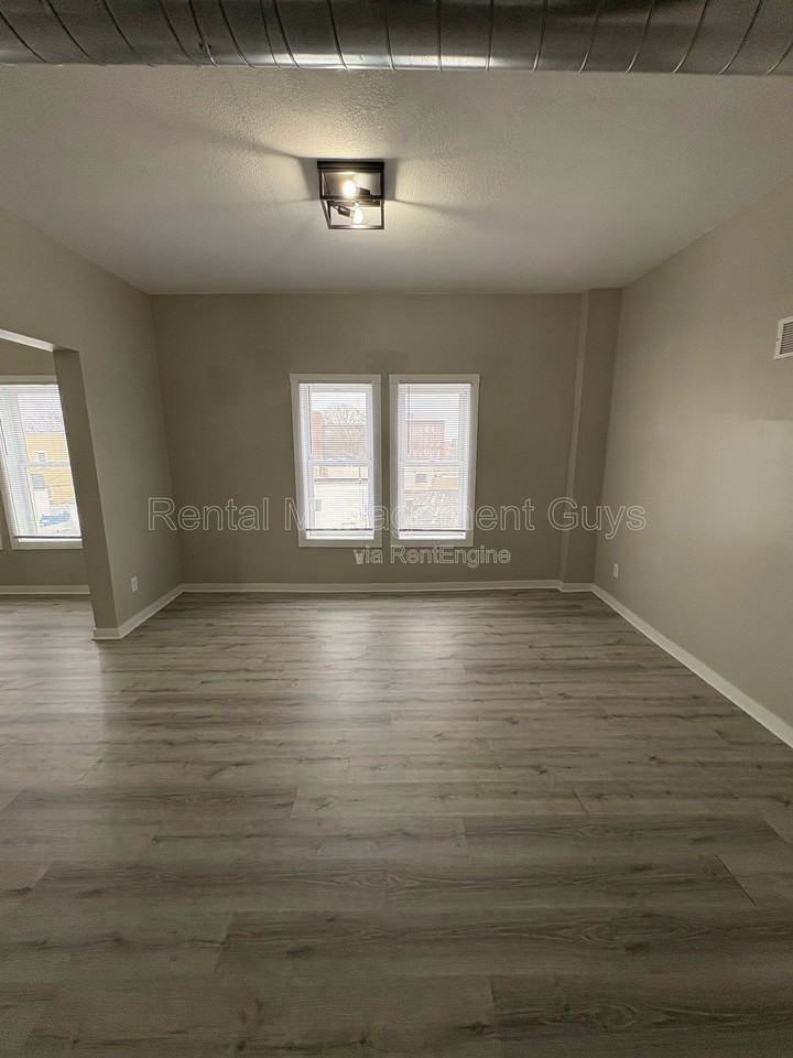 1500 W Broadway Ave #2 - Photo 4 of 11