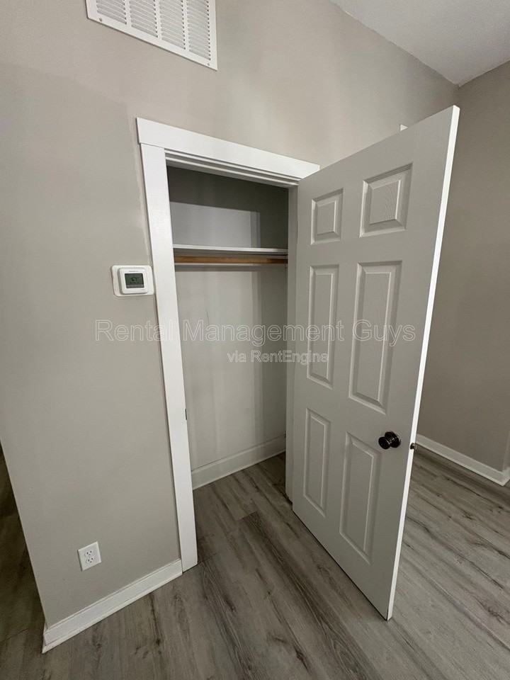 1500 W Broadway Ave #2 - Photo 5 of 11