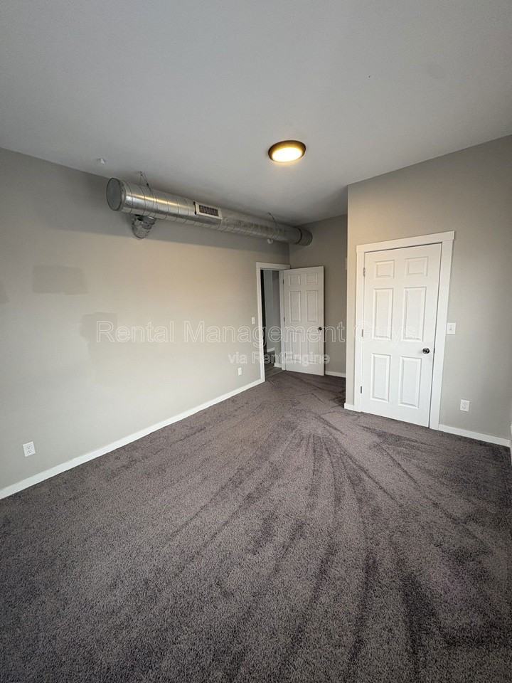 1500 W Broadway Ave #2 - Photo 7 of 11