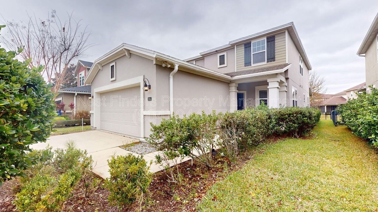 435 Sanctuary Dr - Photo 2 of 27