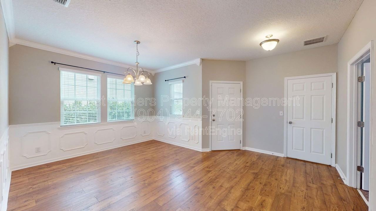 435 Sanctuary Dr - Photo 3 of 27