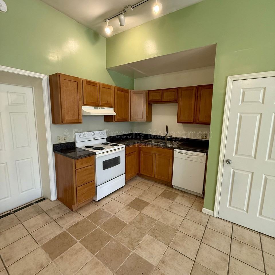 3115 Magnolia Ave #1stFL - Photo 3 of 9