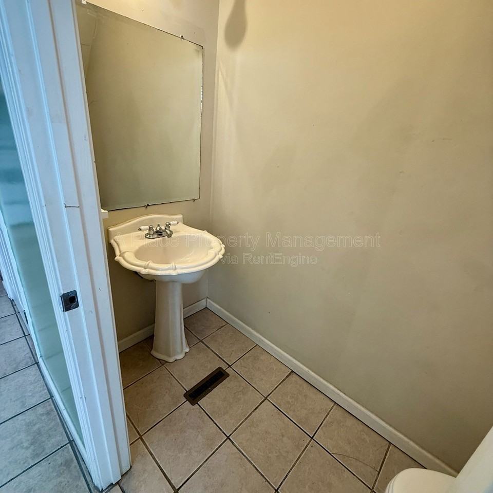 3115 Magnolia Ave #1stFL - Photo 4 of 9