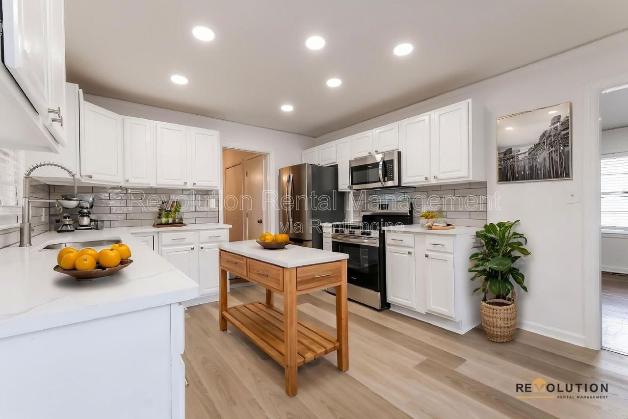 2065 Cambridge Ave - Photo 7 of 16