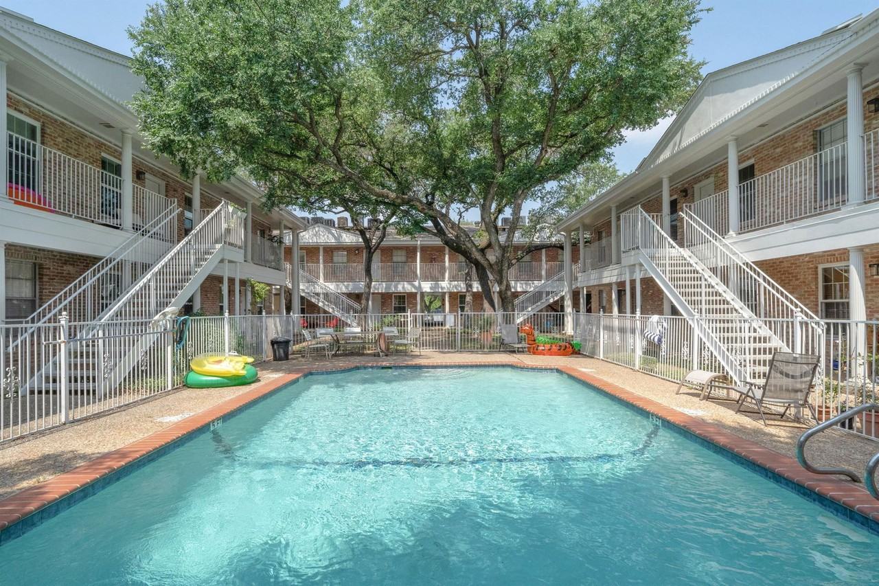 1240 Barton Hills Dr #208