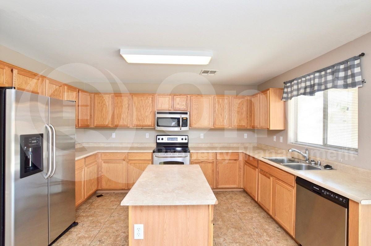 16185 W Shangri La Rd - Photo 4 of 28