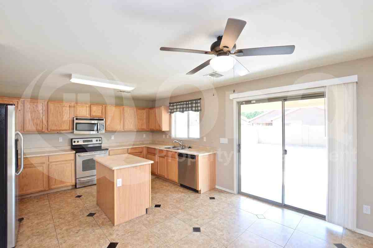 16185 W Shangri La Rd - Photo 5 of 28