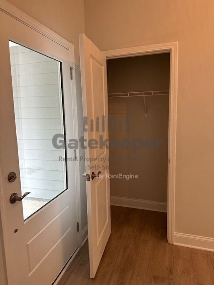 505 Colebrook Way - Photo 4 of 38