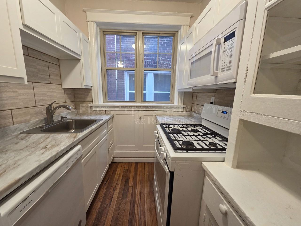 3143 Halliday Ave - Photo 6 of 10