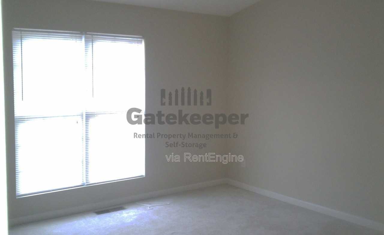 5616 Union Pointe Dr - Photo 4 of 10