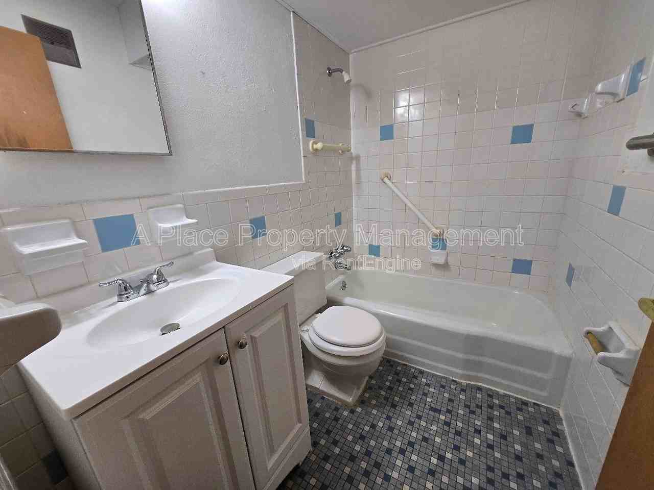 2727 Hampton Ave #206 - Photo 5 of 6