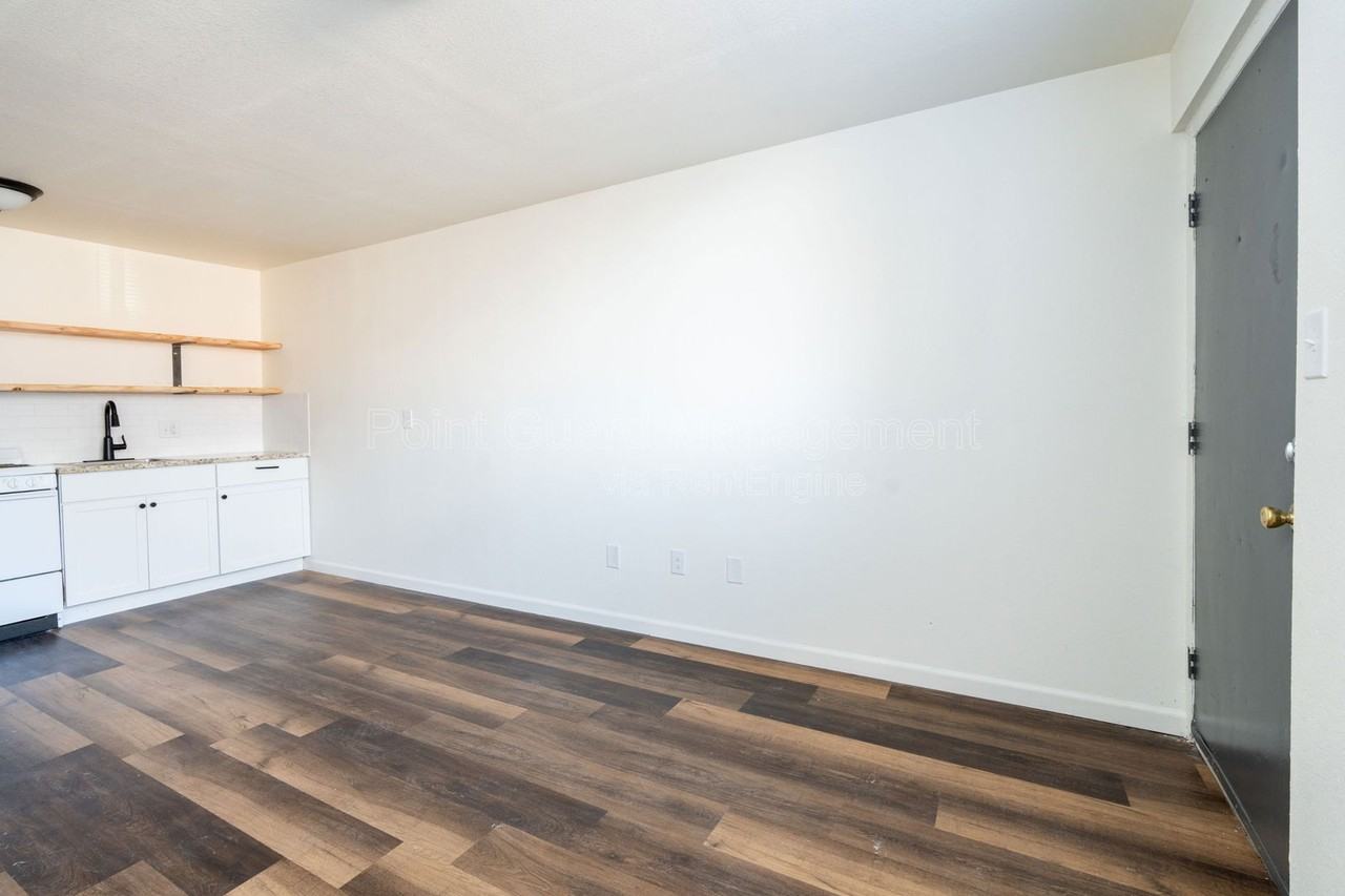 1226 S Longfellow St #309 - Photo 3 of 13