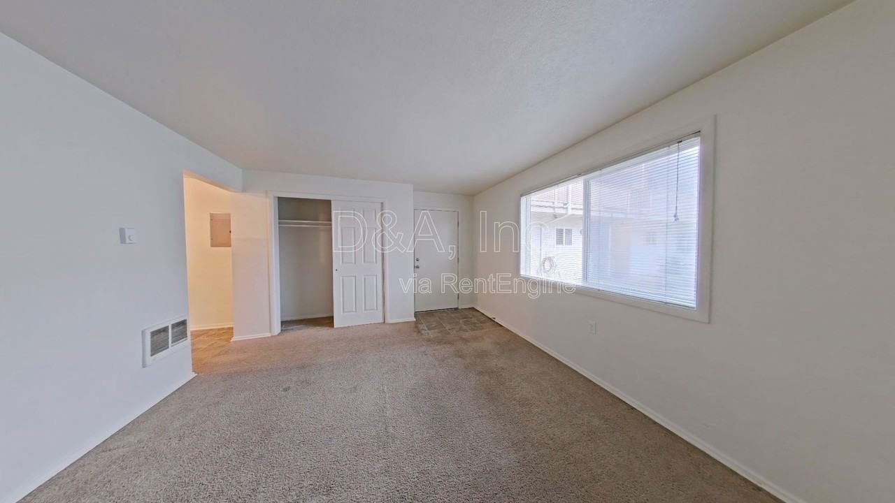 960 Nw Cleveland Ave #6 - Photo 2 of 8