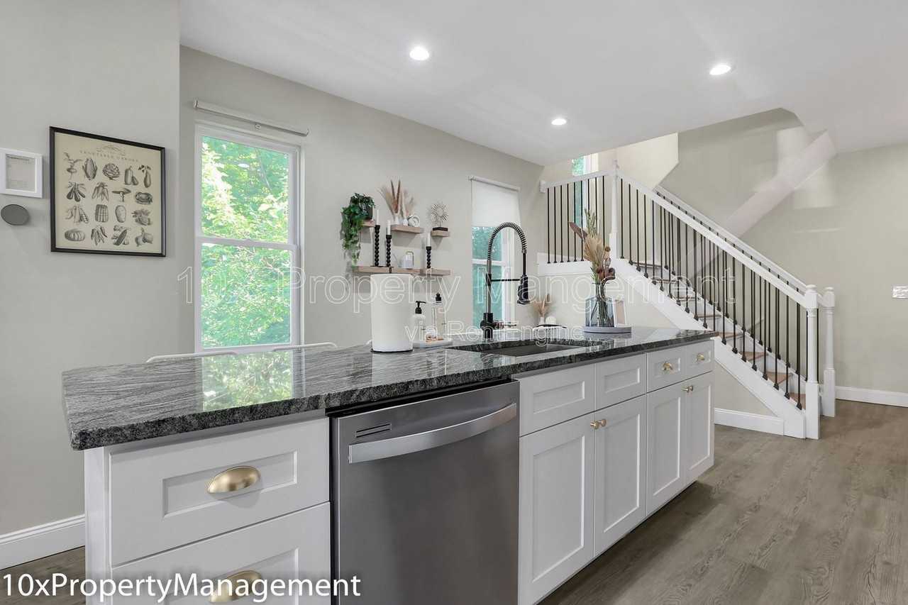 566 Kimball Pl - Photo 5 of 47