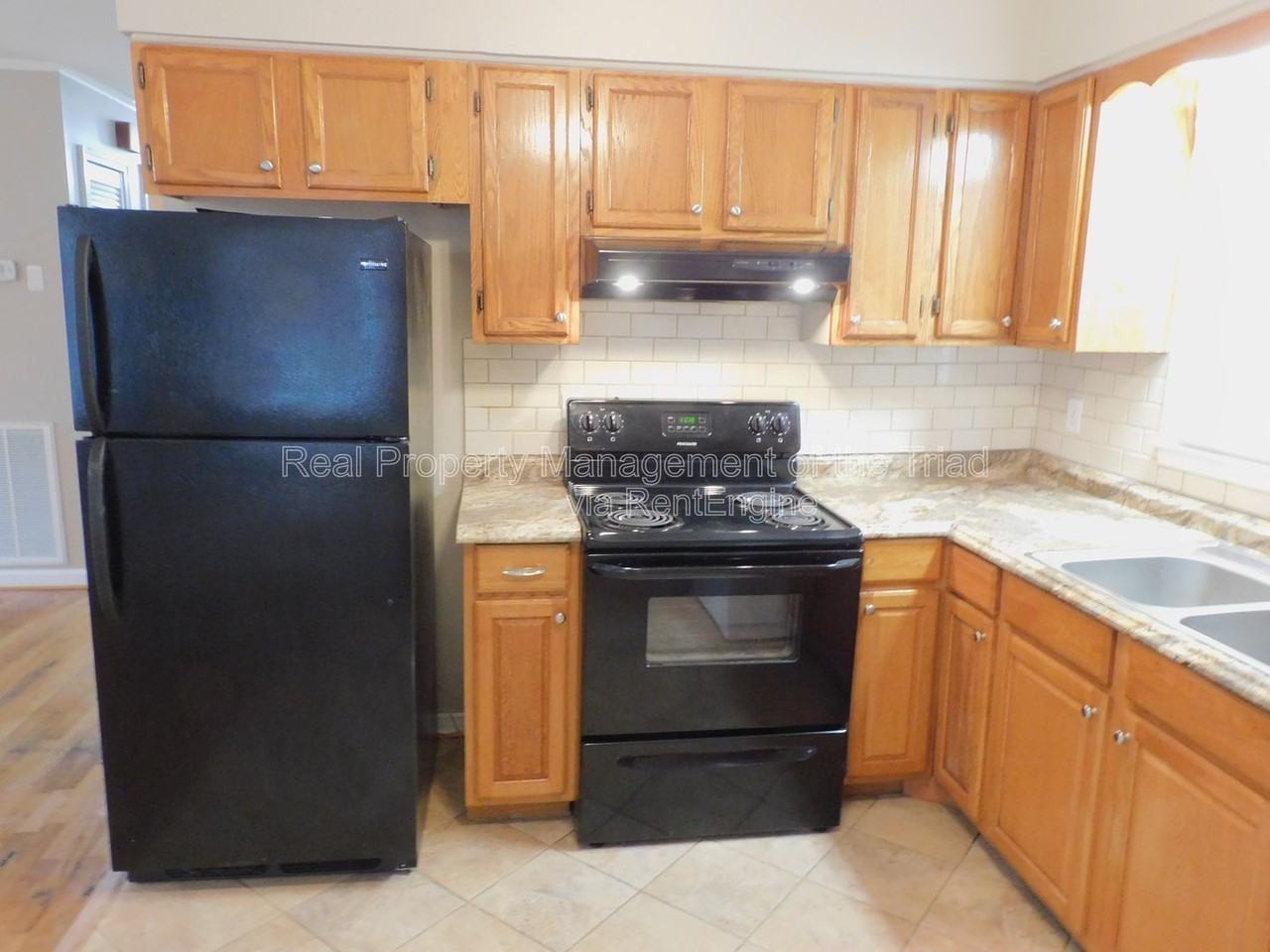 3445 Huffine Mill Rd - Photo 5 of 22