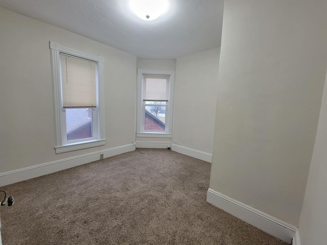 517 517/519 Avenue G - Photo 6 of 10