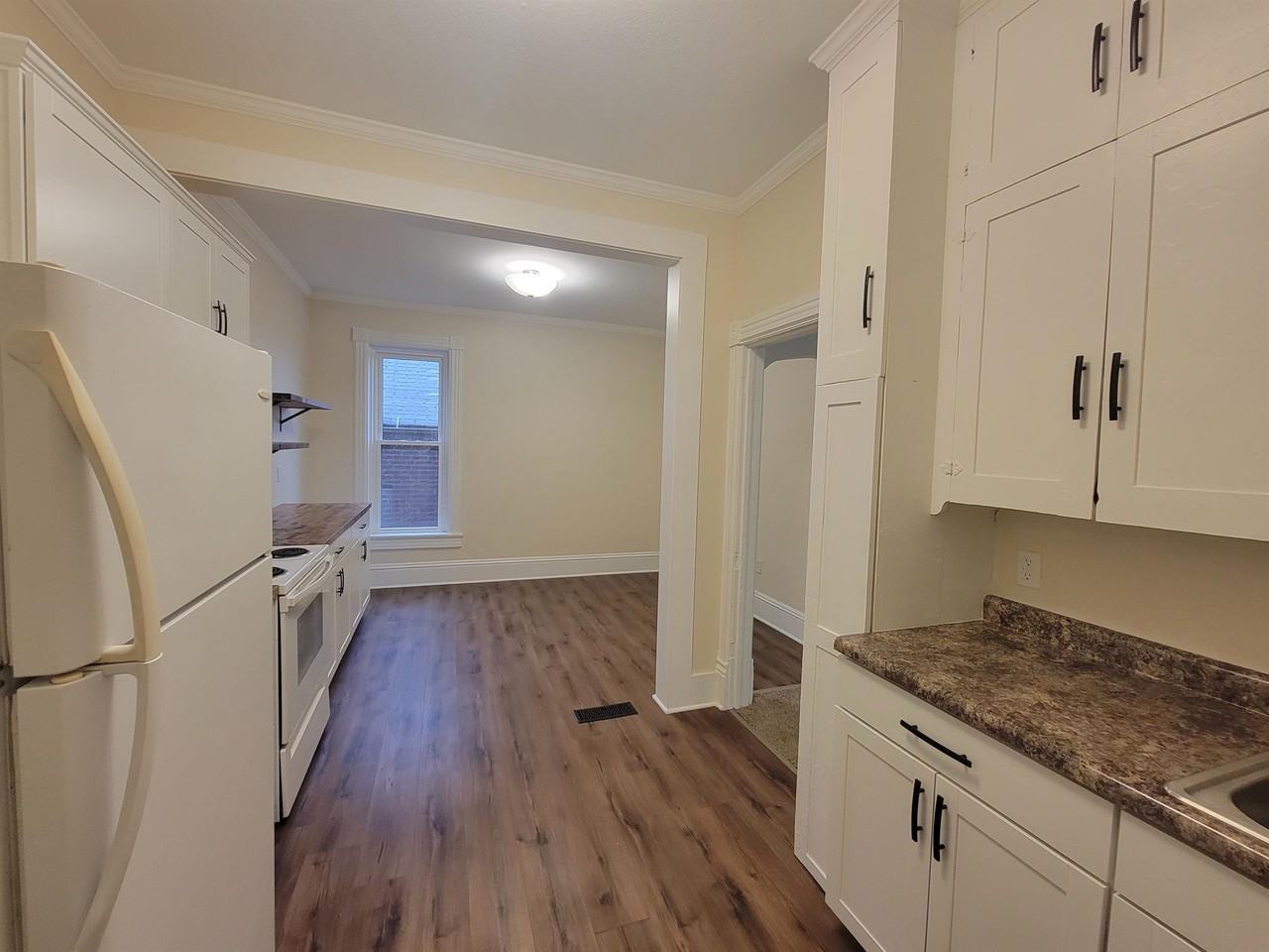 517 517/519 Avenue G - Photo 2 of 10