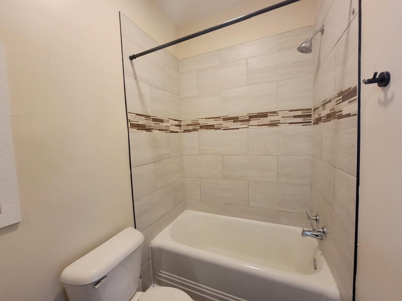 517 517/519 Avenue G - Photo 3 of 10