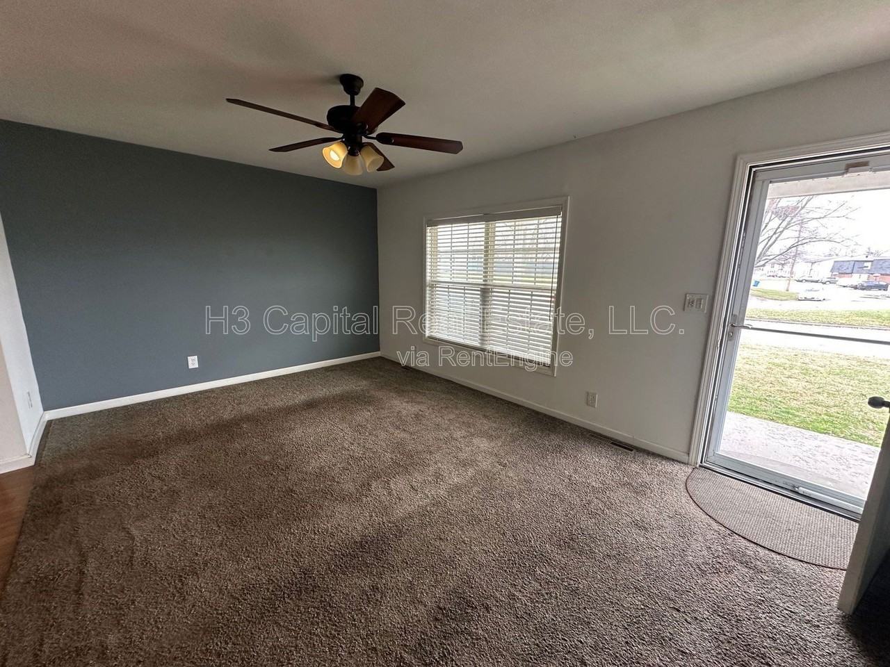 103 E Poos Dr - Photo 3 of 10