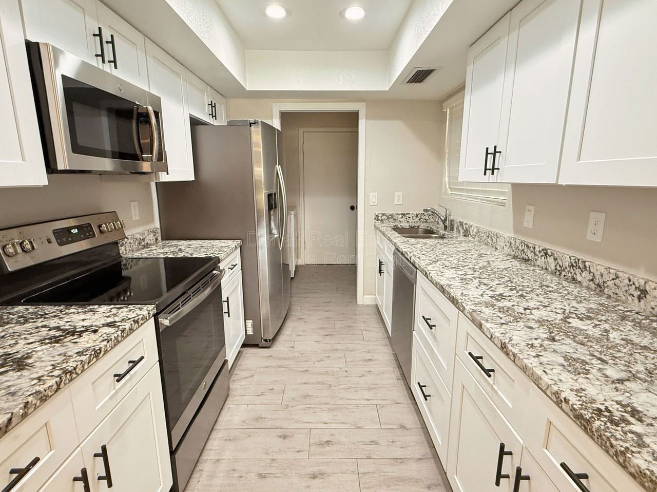 2605 W Willow Ave - Photo 6 of 27