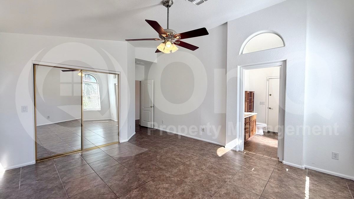 641 E Lovegrass Dr - Photo 7 of 28