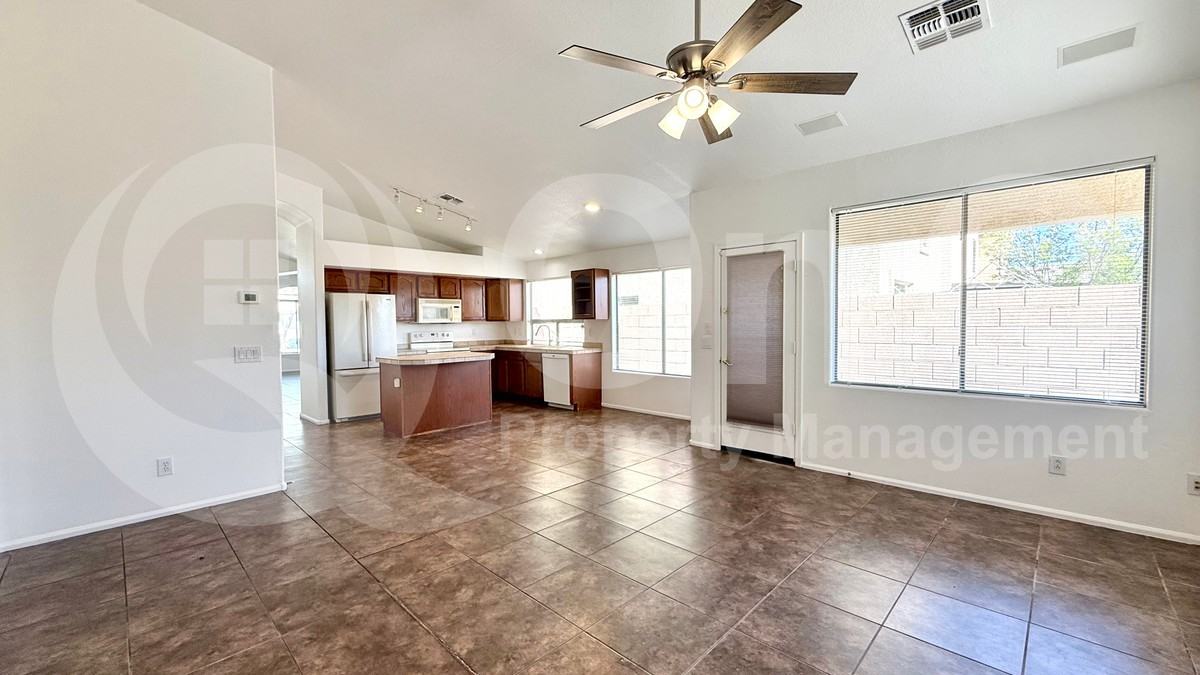 641 E Lovegrass Dr - Photo 6 of 28