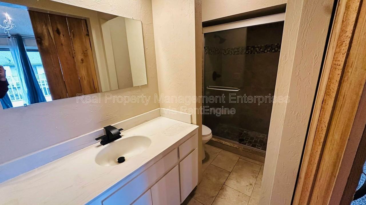 5805 Hefner Village Ct - Photo 4 of 8