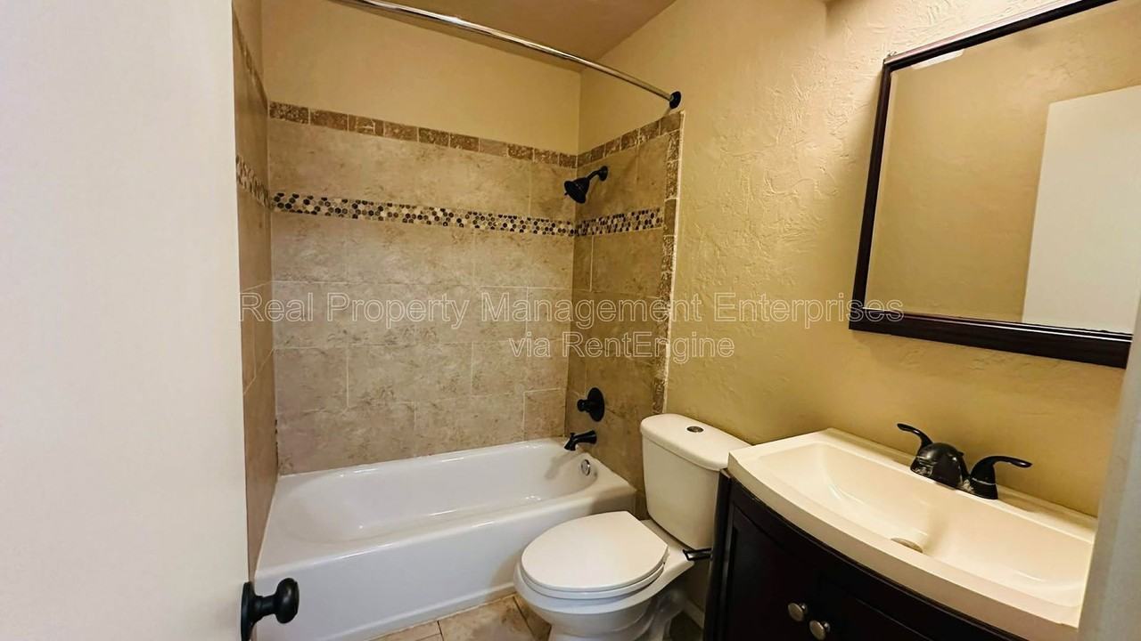 5805 Hefner Village Ct - Photo 7 of 8