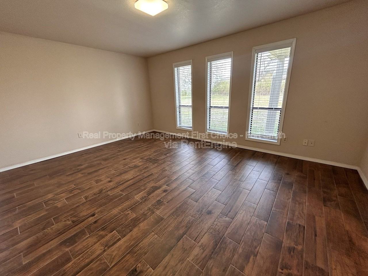 9200 Rogers Ave - Photo 4 of 50