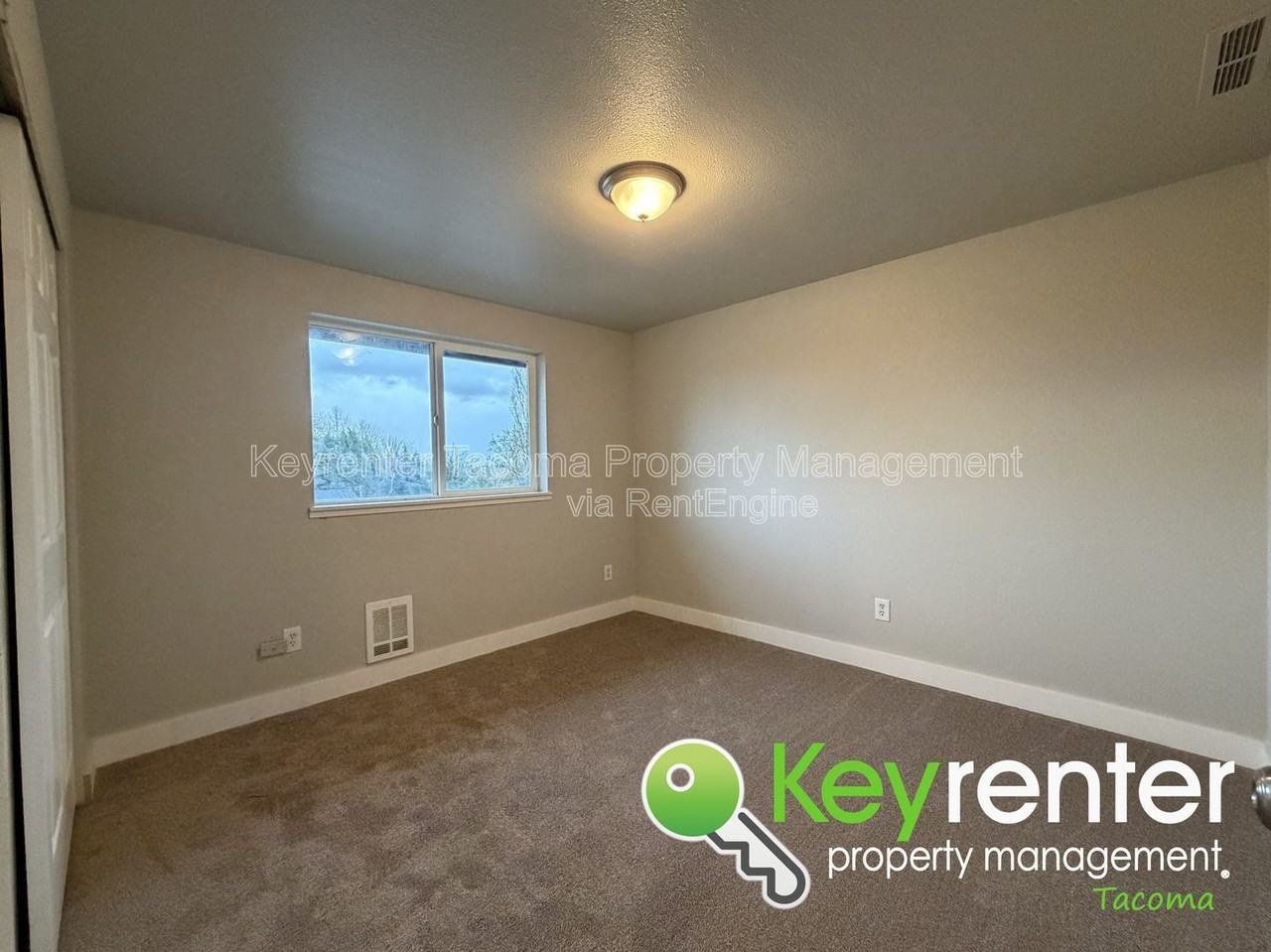 2506 S Ash St - Photo 3 of 11