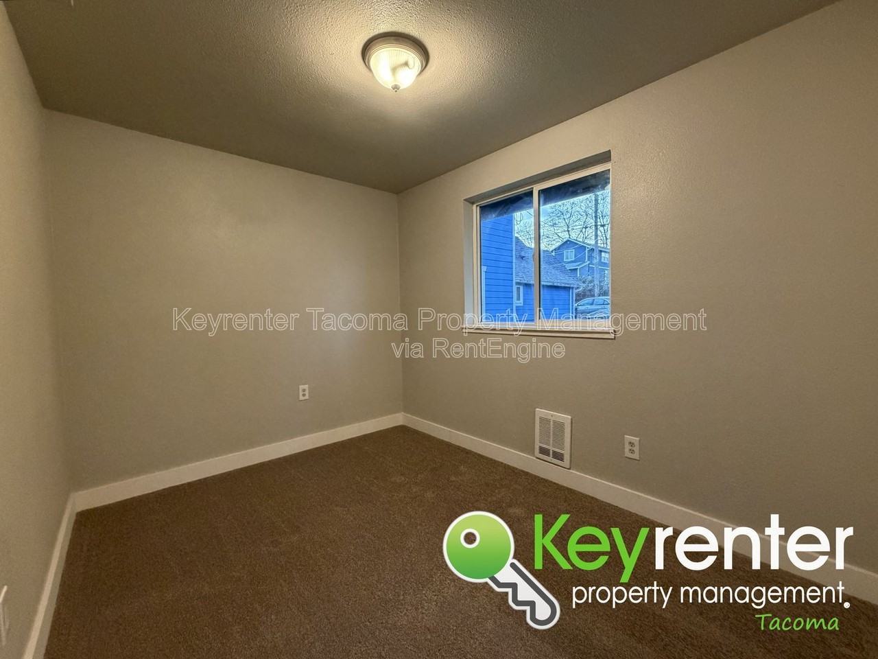 2506 S Ash St - Photo 4 of 11