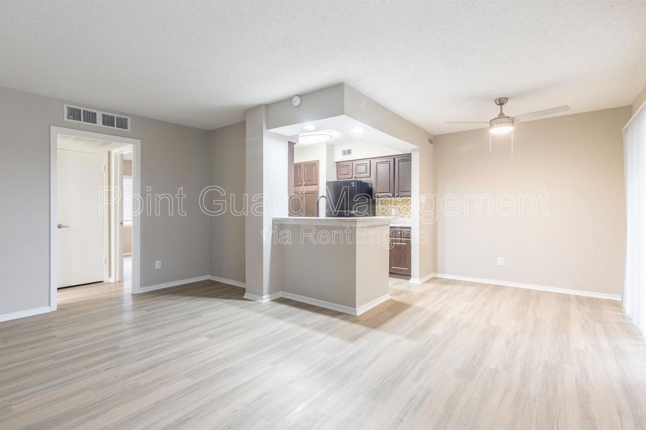 2286 Ridgmar Plz #95