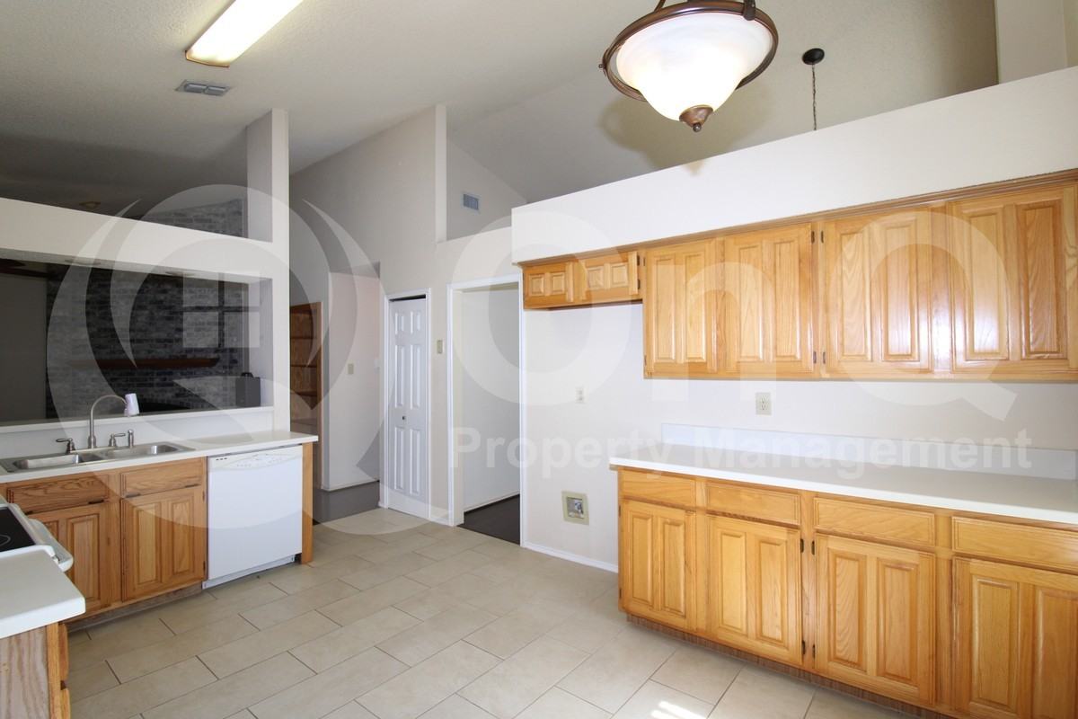 4410 San Mateo Ln - Photo 6 of 35