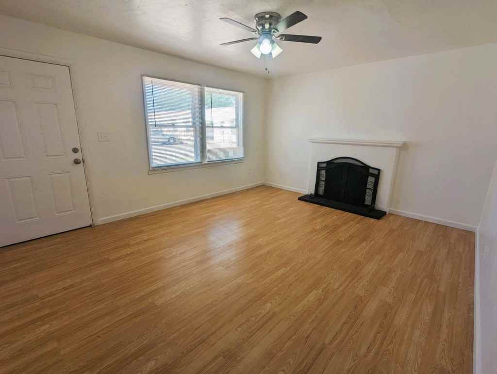 120 E 8th St #8 - Photo 4 of 13