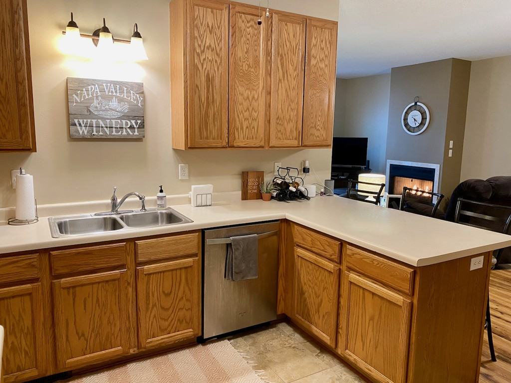 1114 Crystal Place East - Photo 3 of 20