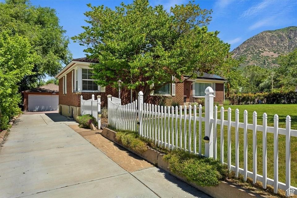 1384 36th St - Photo 3 of 14