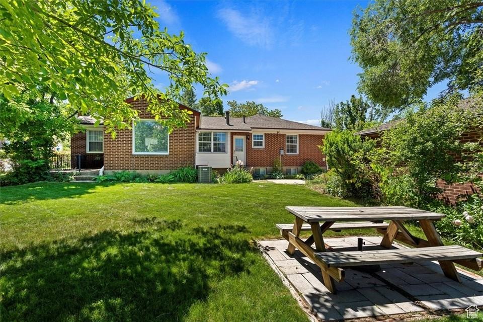 1384 36th St - Photo 4 of 14