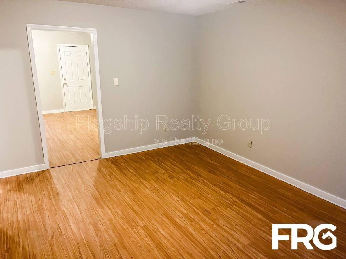 214 Connie Cir - Photo 3 of 10
