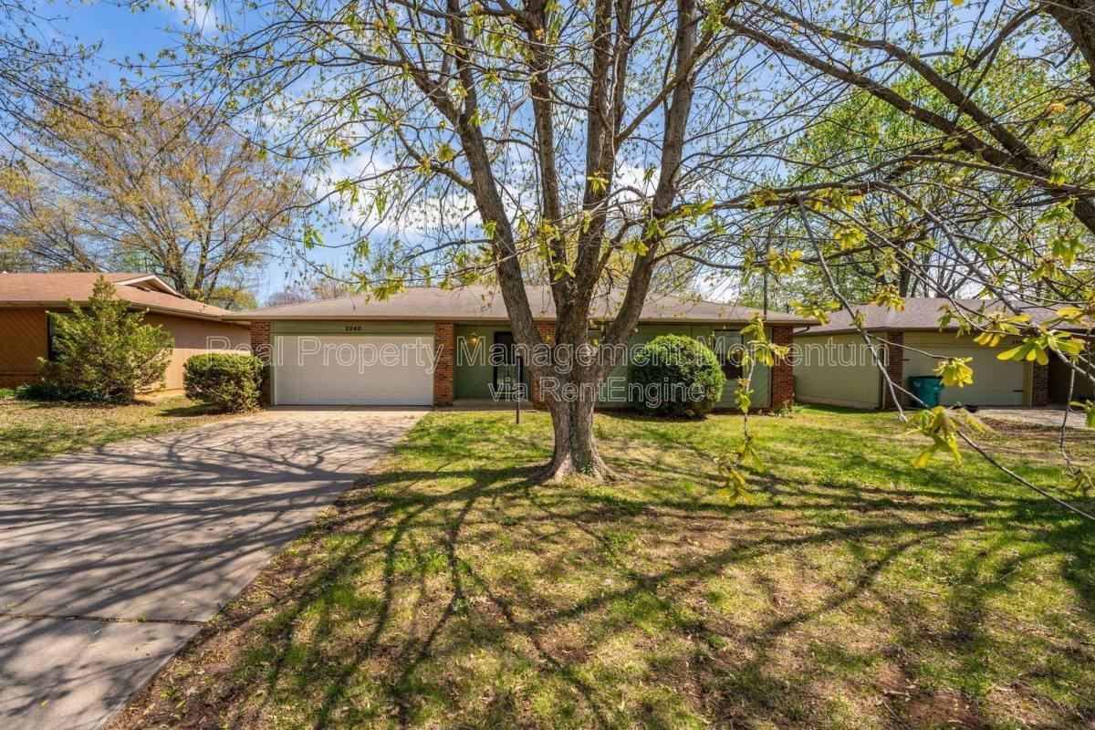 2240 S Kansas Ave - Photo 2 of 10